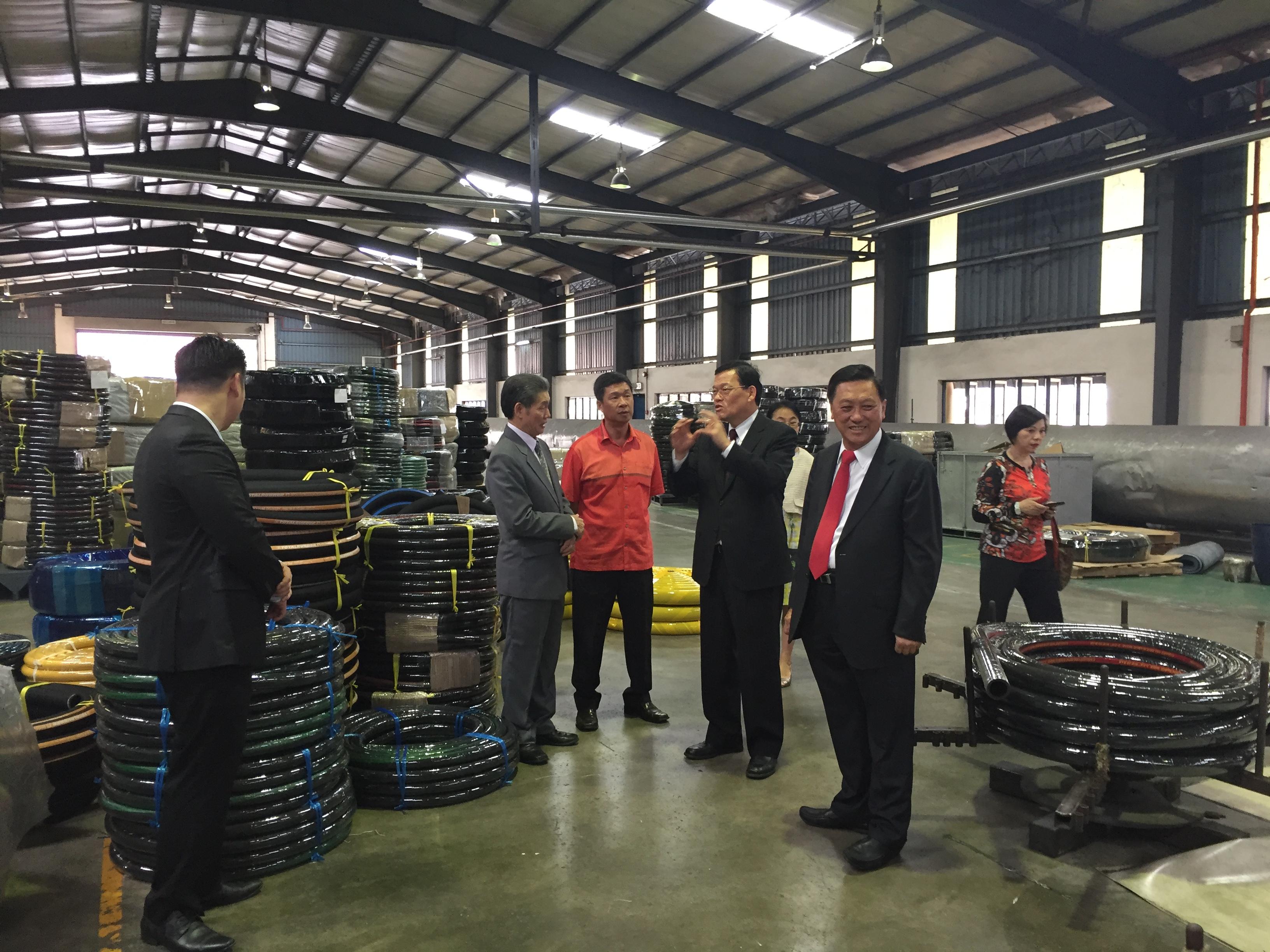 Representative Chang, James Chi-ping (second from right) visits Wellcall Hose Sdn Bhd in the state of Perak in Malaysia on January 15, 2017