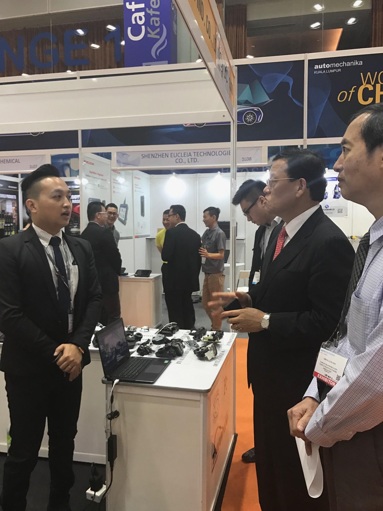  Representative Chang, James Chi-ping visits the 2017 Automechanika Kuala Lumpur (AMKL) at Kuala Lumpur Convention Centre (KLCC) on March 24, 2017.
