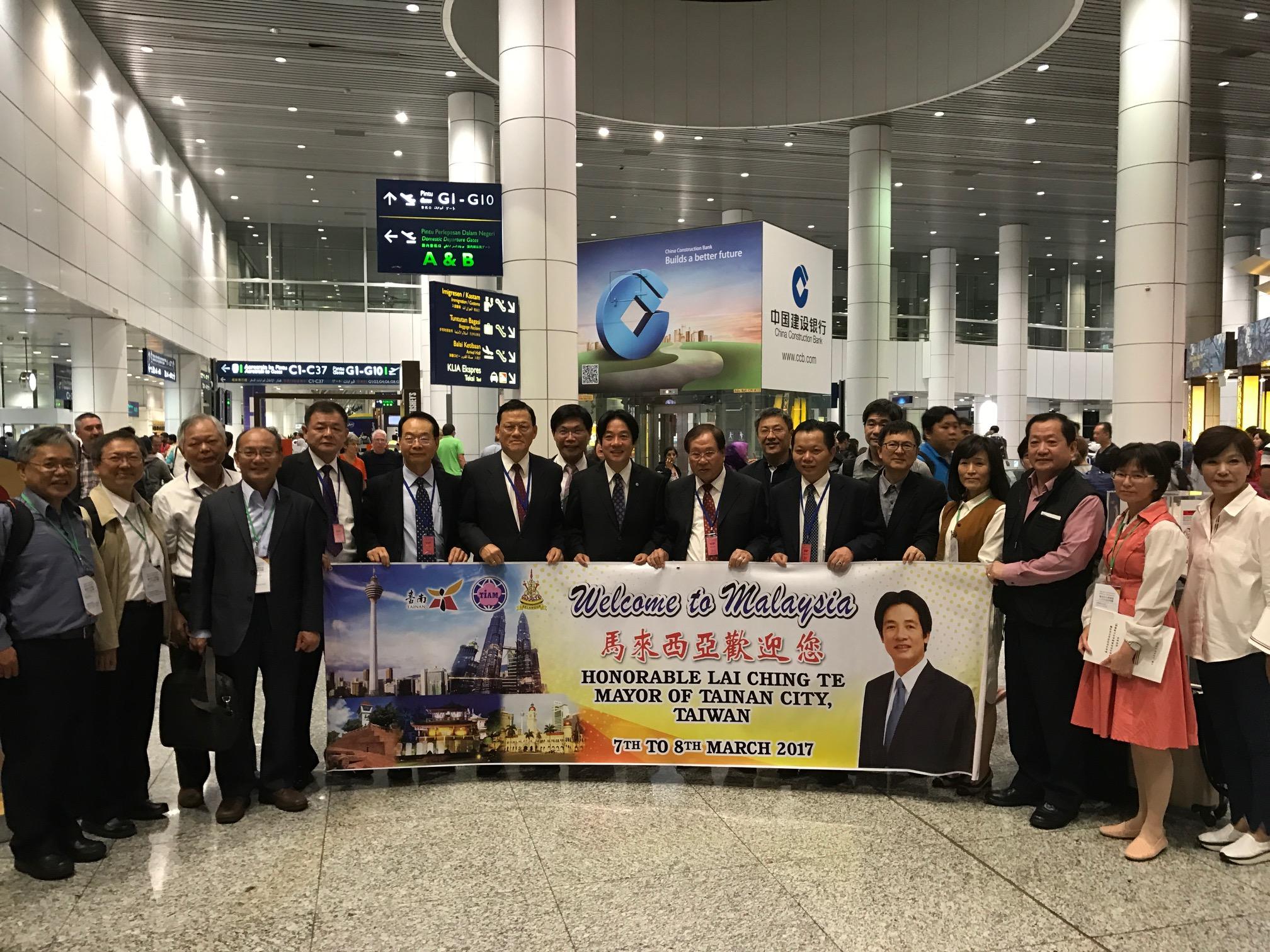 Representative Chang, James Chi-ping (seven from left) welcomes Mr. Lai Ching-te, Mayor of Tainan City (nine from left) and members from Tainan Universities Alliance visiting Malaysia.