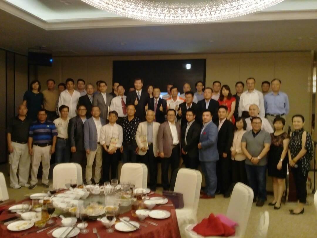 Deputy Representative Michael S.Y. Yiin attends  Taipei Investors' Association in Kuala Lumpur hold Inauguration of the Council cum Mid-Autumn Luncheon, and the all council take photograph.