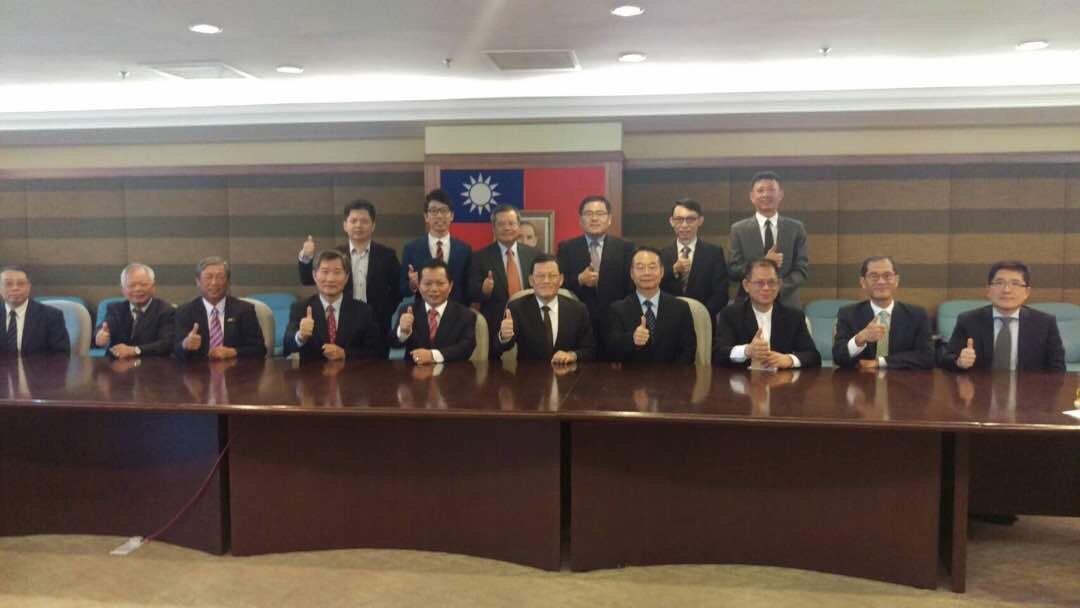 Representative Chang, James Chi-ping (front seat, right five) took photograph with ASIA TAIWANESE CHAMBERS OF COMMERCE.