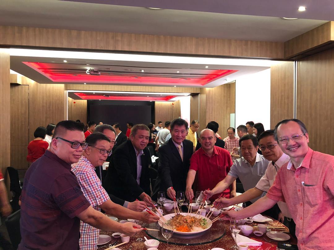 Deputy Representative Michael S.Y.Yiin (fifth from right) attends 2019 Perennial general meeting, issue Membership Child Awards and Chinese New Year Event held by Taiwan National Cheng Chi University Alumni Association, Malaysia celebrating New Year with the distinguished guests.

