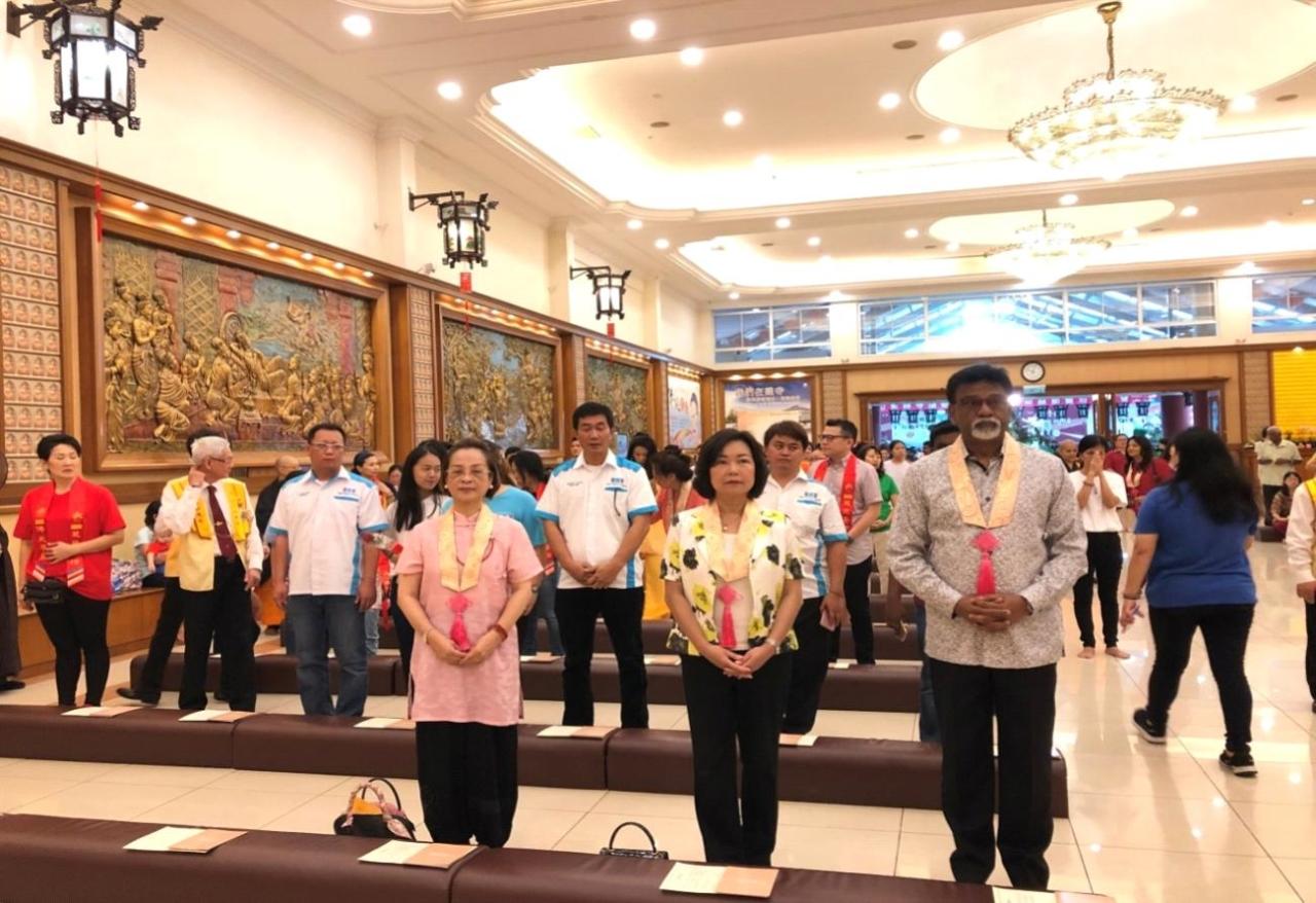 Representative Anne Hung (first row, center) participates in Buddha Bathing Ceremony with honored guests.