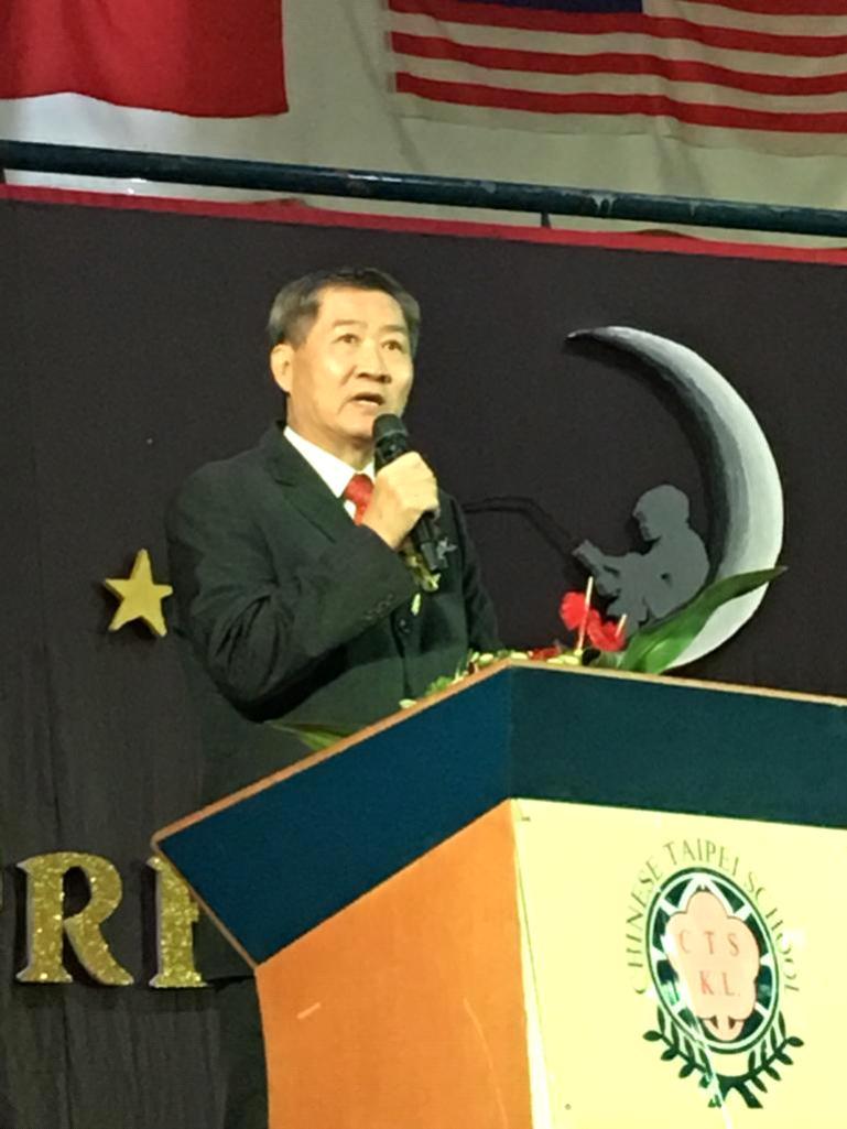 Deputy Representative Michael S.Y.Yiin addressed the graduates in the school hall on June 15, 2019.
