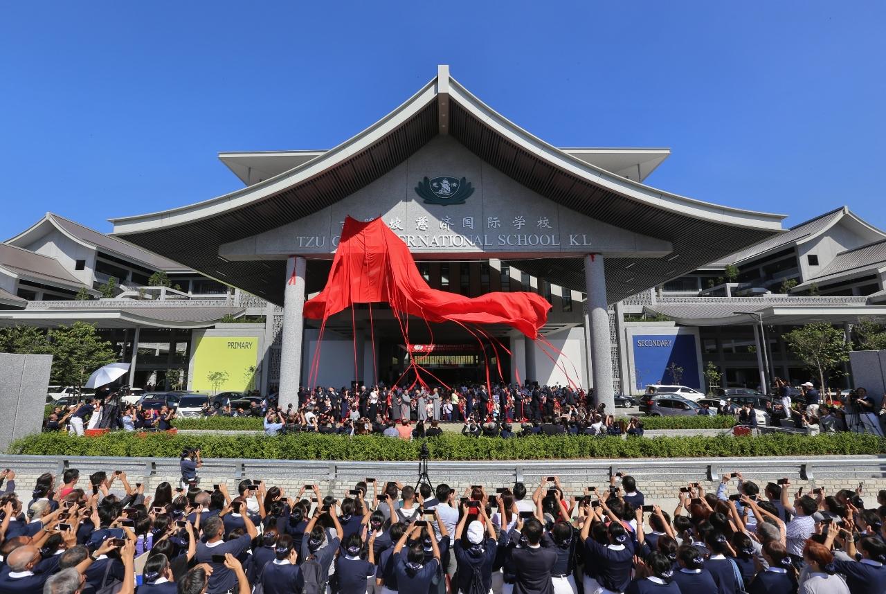 Representative Anne Hung attends the Inauguration Ceremony of Tzu Chi International School Kuala Lumpur on January 6th, 2020.
