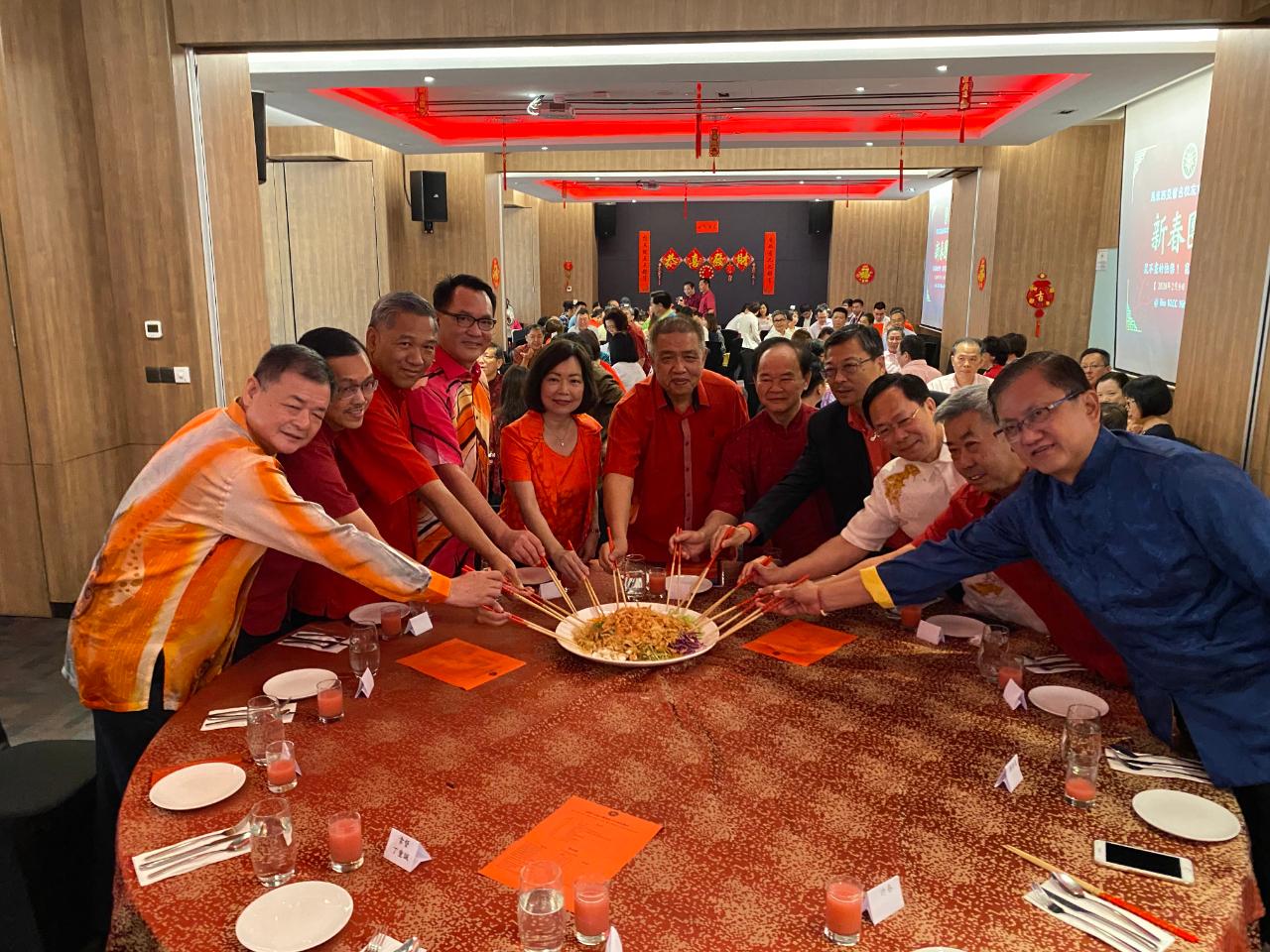 Representative Anne Hung (fifth from left) attends 2020 Chinese New Year Event held by The Federation of Alumni Associations of Taiwan Universities, Malaysia celebrating New Year with the distinguished guests.