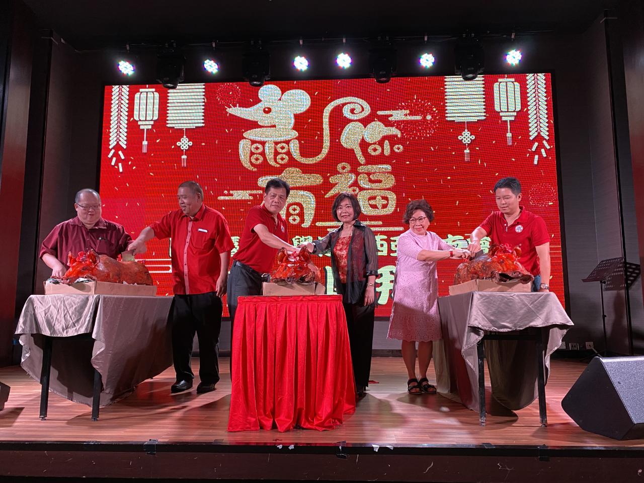 Representative Anne Hung (third from right)  attends 2020 Chinese New Year Event held by Alumni Association of National Taiwan University, Malaysia celebrating Chinese New Year with the distinguished guests.