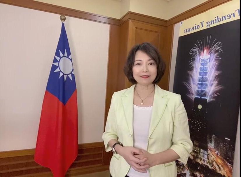 Representative Anne Hung made her congratulatory remarks