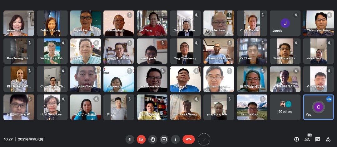 Representative Anne Hung (first row, first from left) takes a group photo online with participants