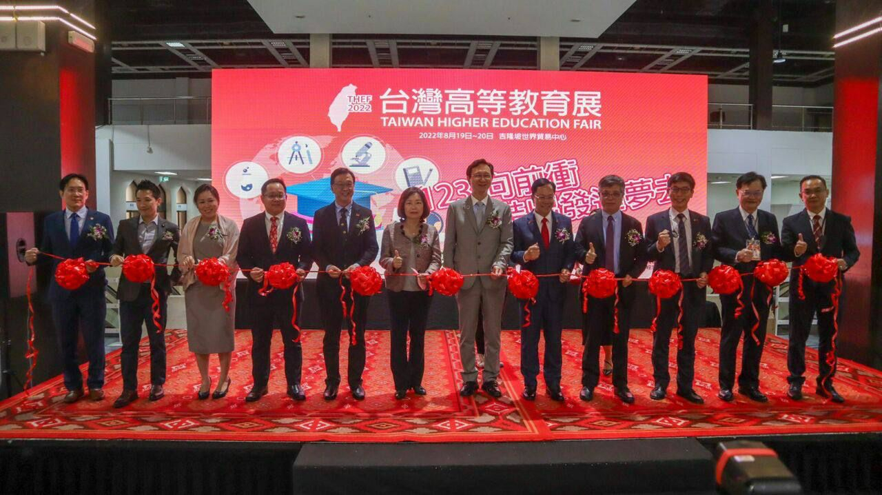 Representative Anne Hung Attends “2022 Taiwan Higher Education Fair” Opening Ceremony