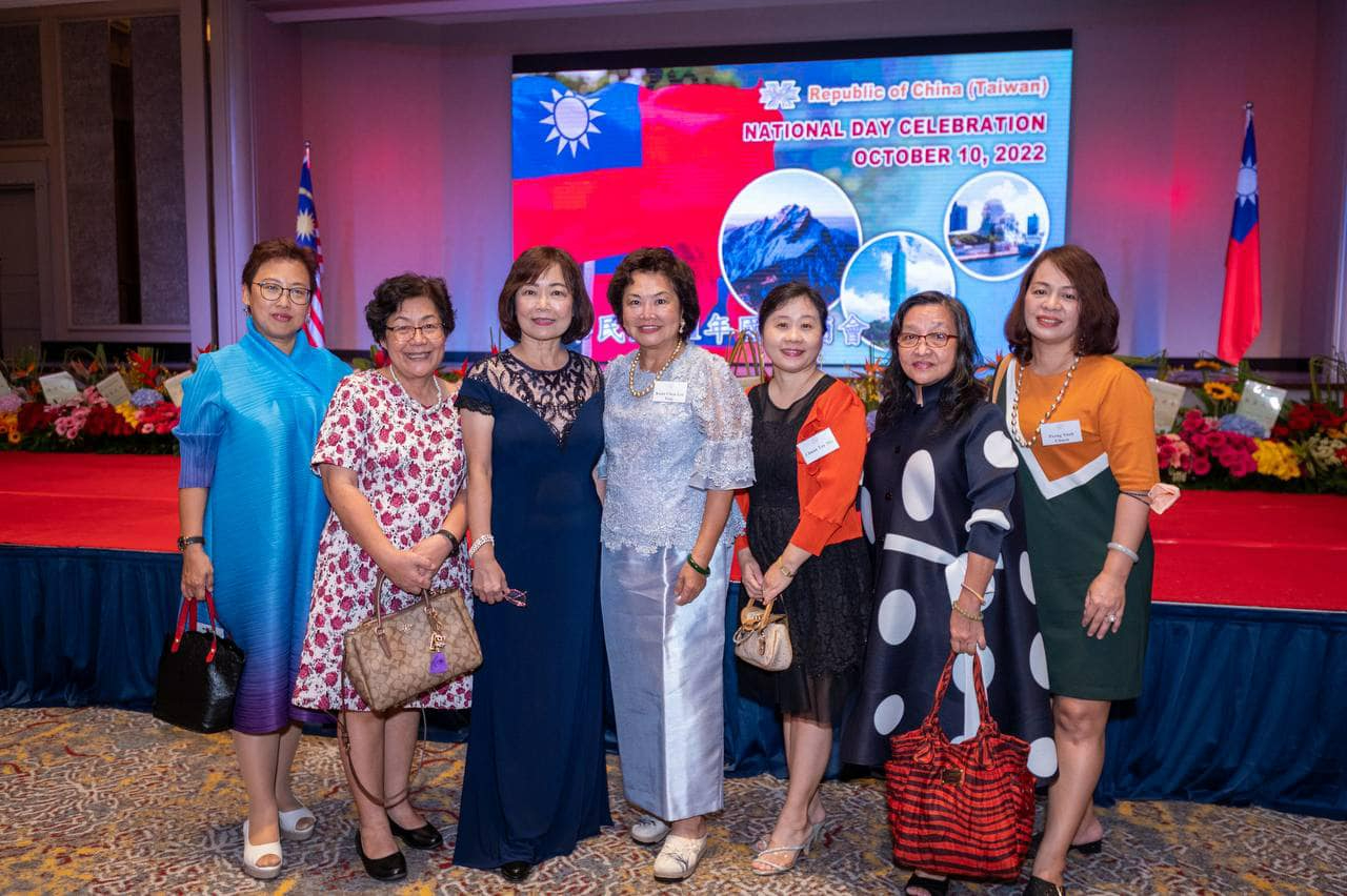 Ambassador Anne Hung pictured with distinguished guests of Formosa Women Organisation of Malaysia