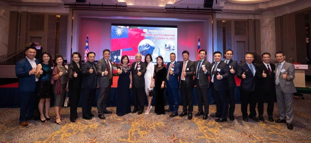 Ambassador Anne Hung pictured with distinguished guests of Taiwan Chamber of Commerce and Industry in Malaysia