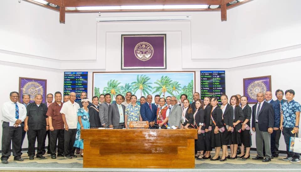 Ambassador Hsiao, Deputy Director Chung and members of Dulan Tribe Performing Art Troupe posed with Speaker, Ministers and Senators in Nitigela.