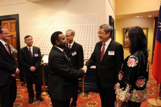 介代表文汲夫婦歡迎到場賓客