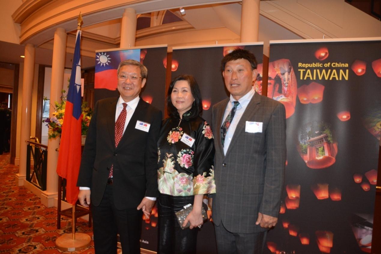 介代表文汲夫婦歡迎到場賓客