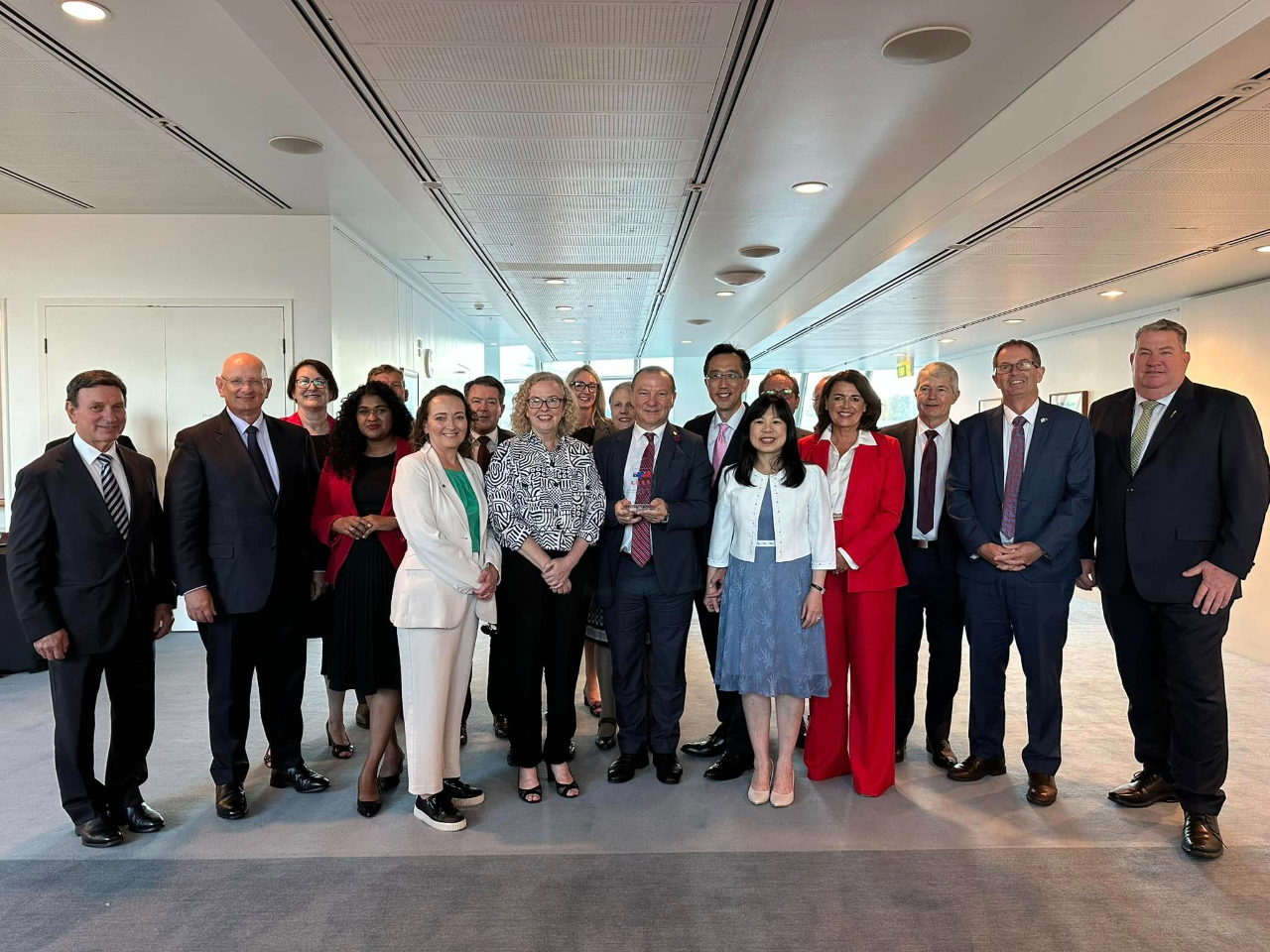 駐澳代表處舉辦澳洲國會友台小組主席惜別酒會，致敬Graham Perrett議員貢獻- 駐澳大利亞台北經濟文化代表處Taipei Economic  and Cultural Office in Australia