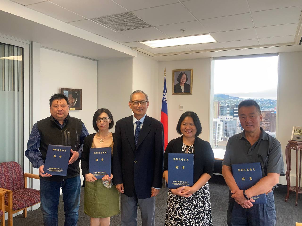 From left to right: Richard Yang, Jennifer Quinn, Representative Bill Chen, Hui-Ping Wu, Ren Li