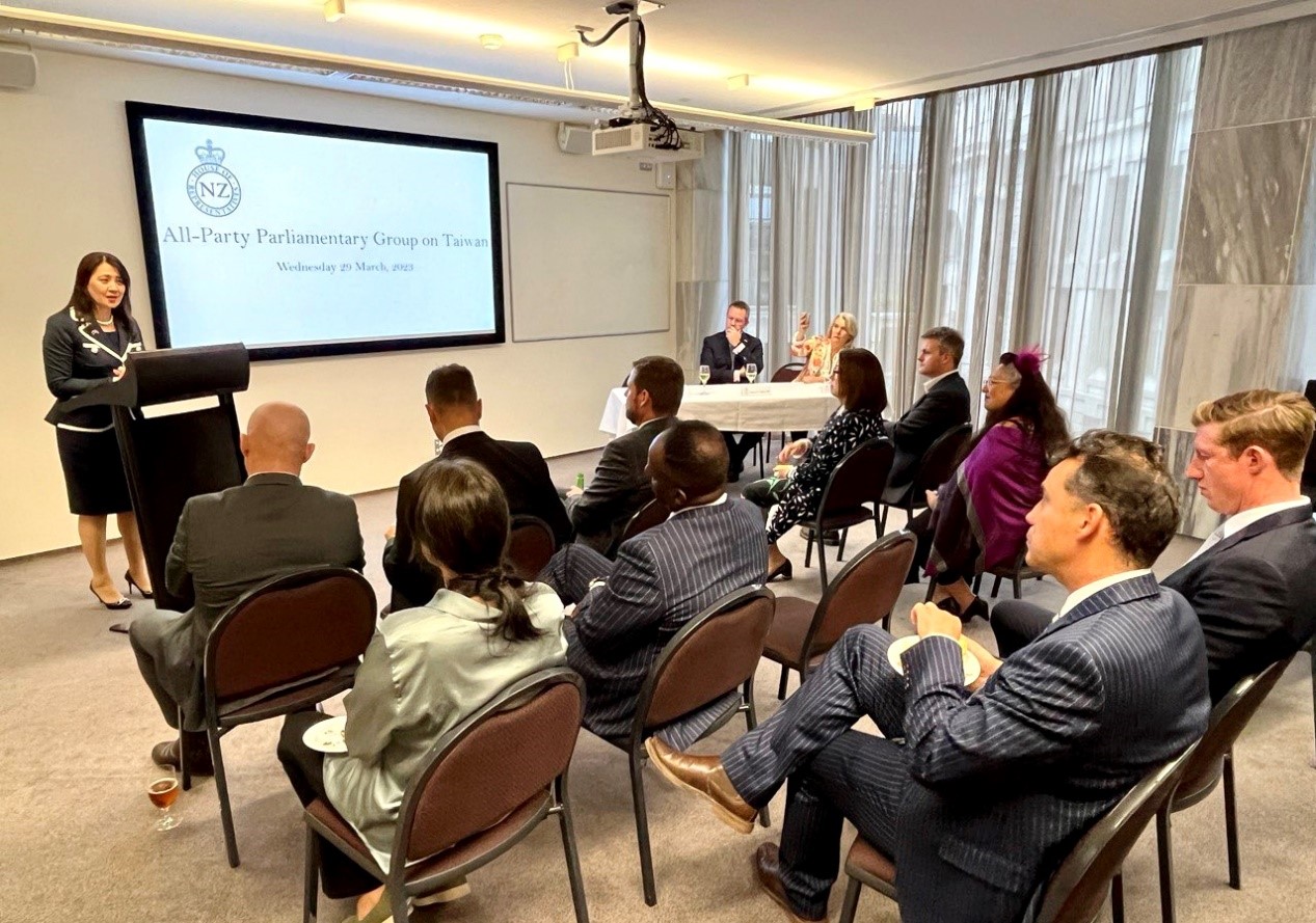 Representative Joanne Ou thanks the support of Co-chairs MP Simon O’Connor and MP Ingrid Leary, and attending MPs