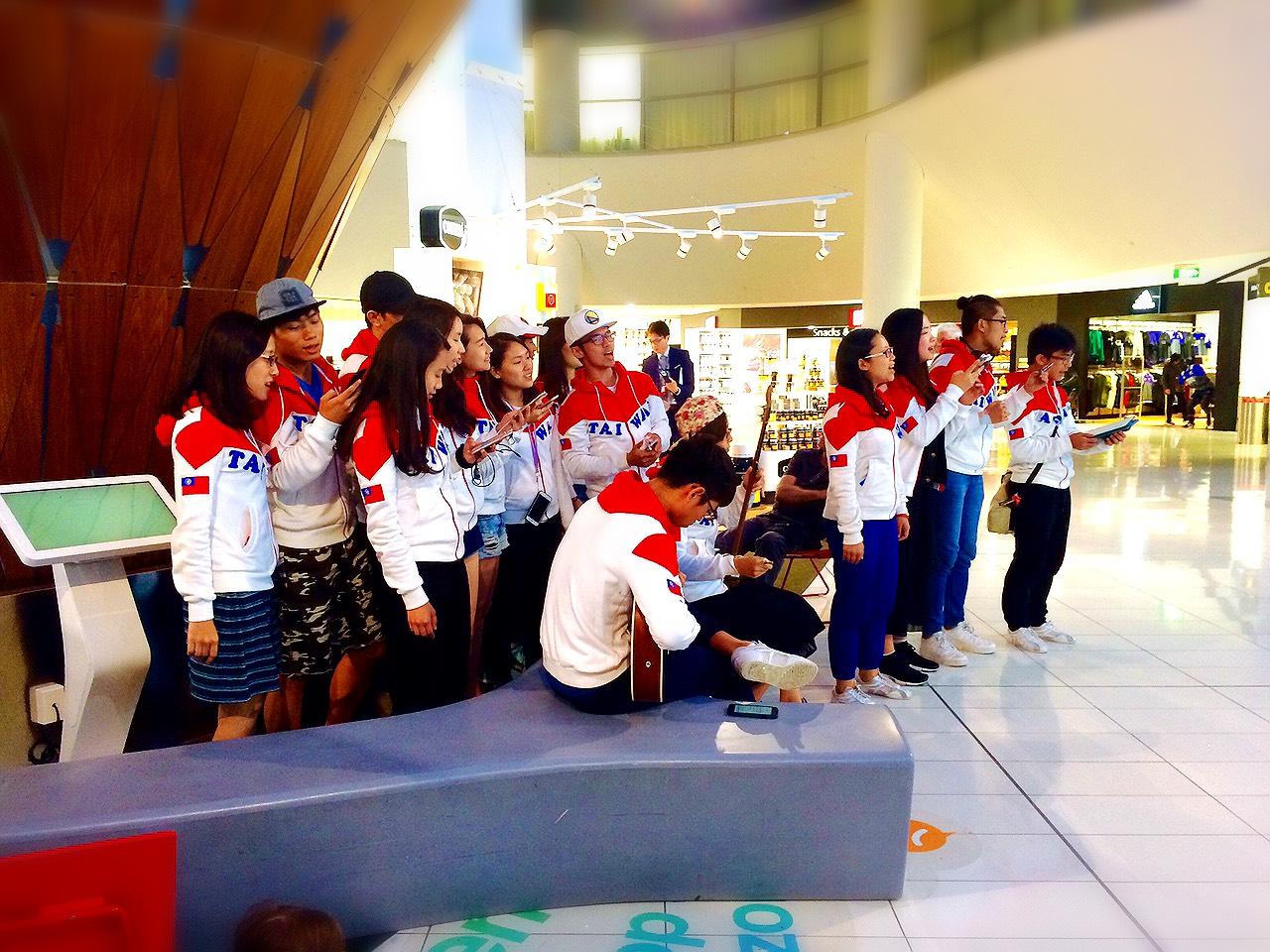 外交部青年大使亞太團奧克蘭國際機場快閃表演