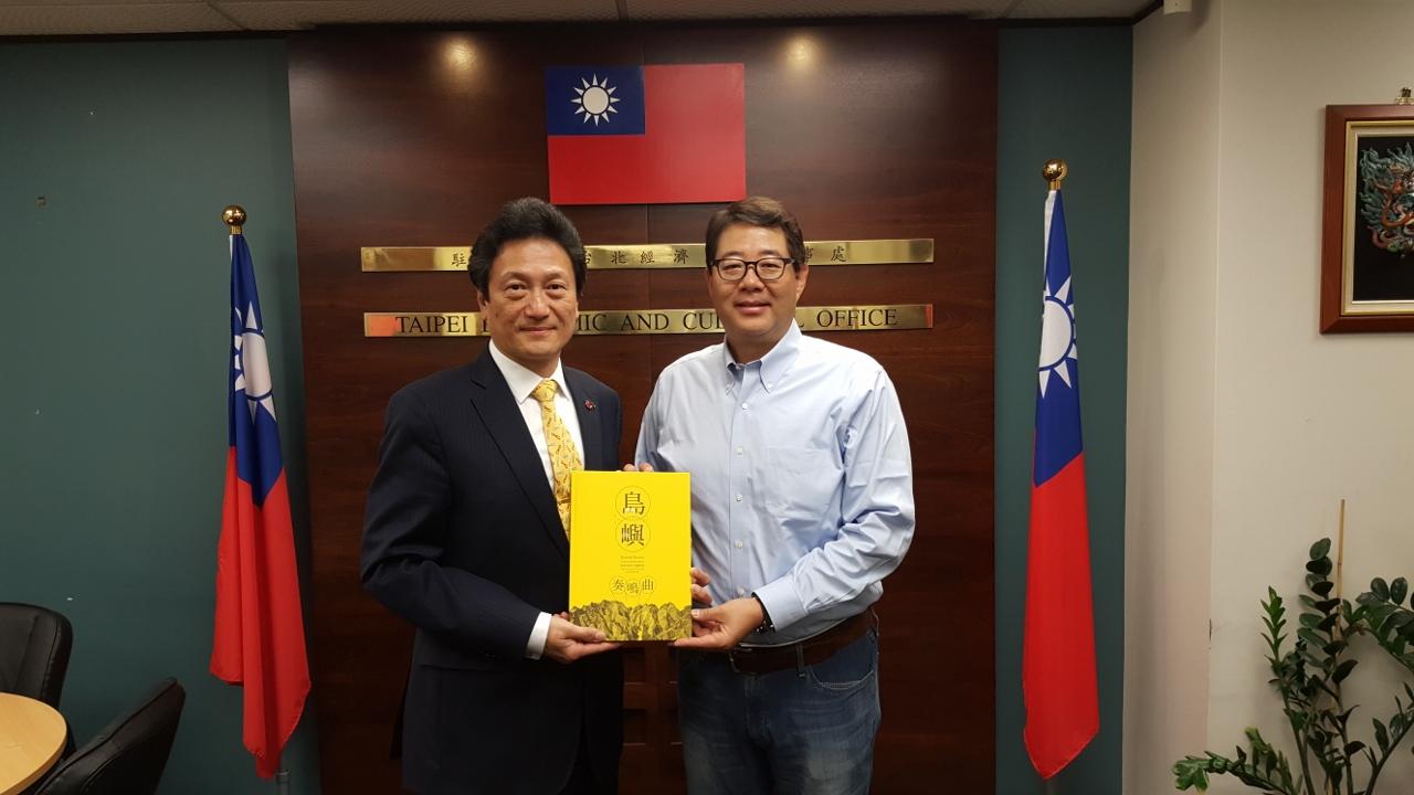 「看見臺灣」導演齊柏林造訪駐奧克蘭台北經濟文化辦事處