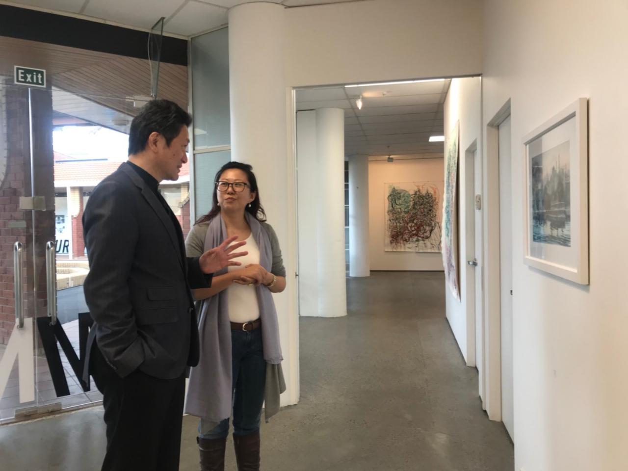 The artist Ms.Ginette explained her artwork to Dr. Chou.