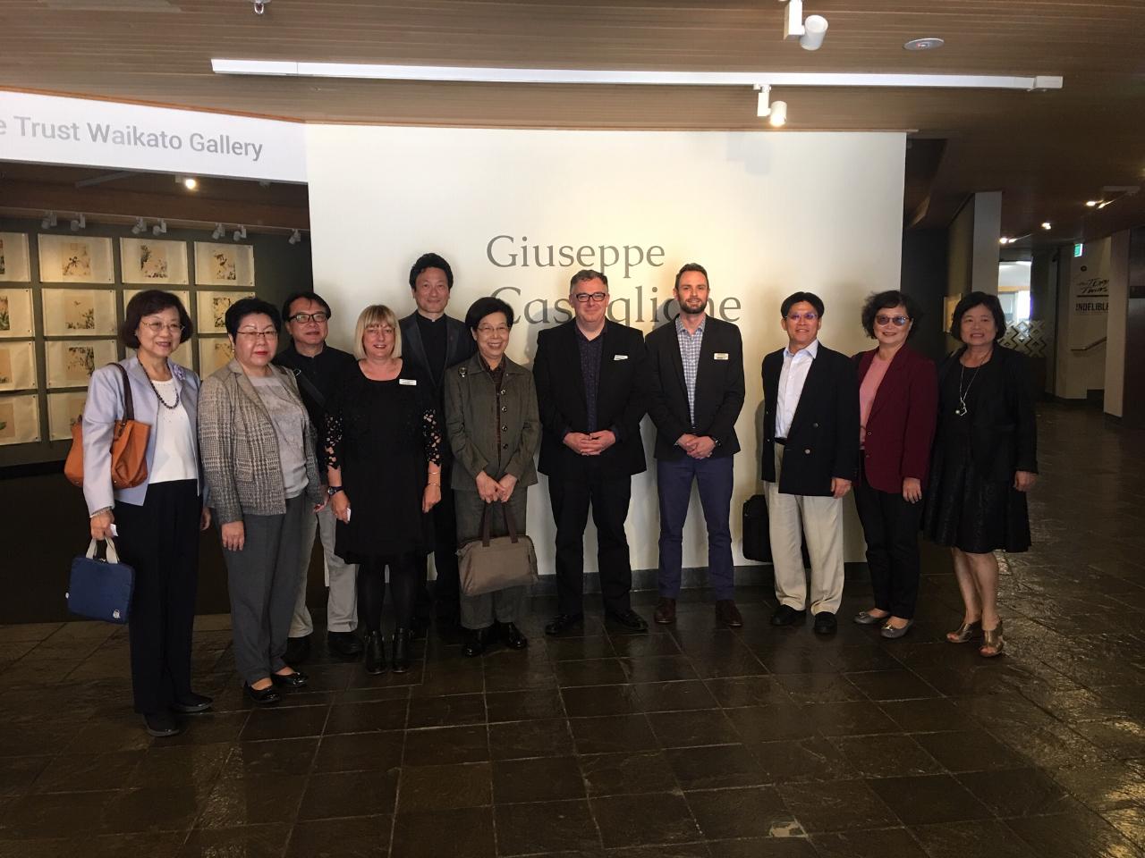Dr.CHOU and delegation from the R.O.C. Control Yuan taking picture with Director of Waikato Museum, Ms.Cherie Meecham, Collections and Exhibitions Manager,Mr. Steve Chappell and Partnerships and Communications Manager, Mr.Dan Silverton in front of the exhibition of Gipseppe Castiglione's Paintings.