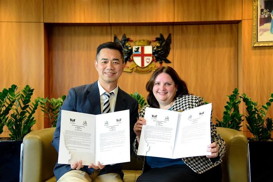 文化局長蔡宗雄代表臺北市與伯斯市執行副市長Gaye McMath共同簽署合作備忘錄 S
