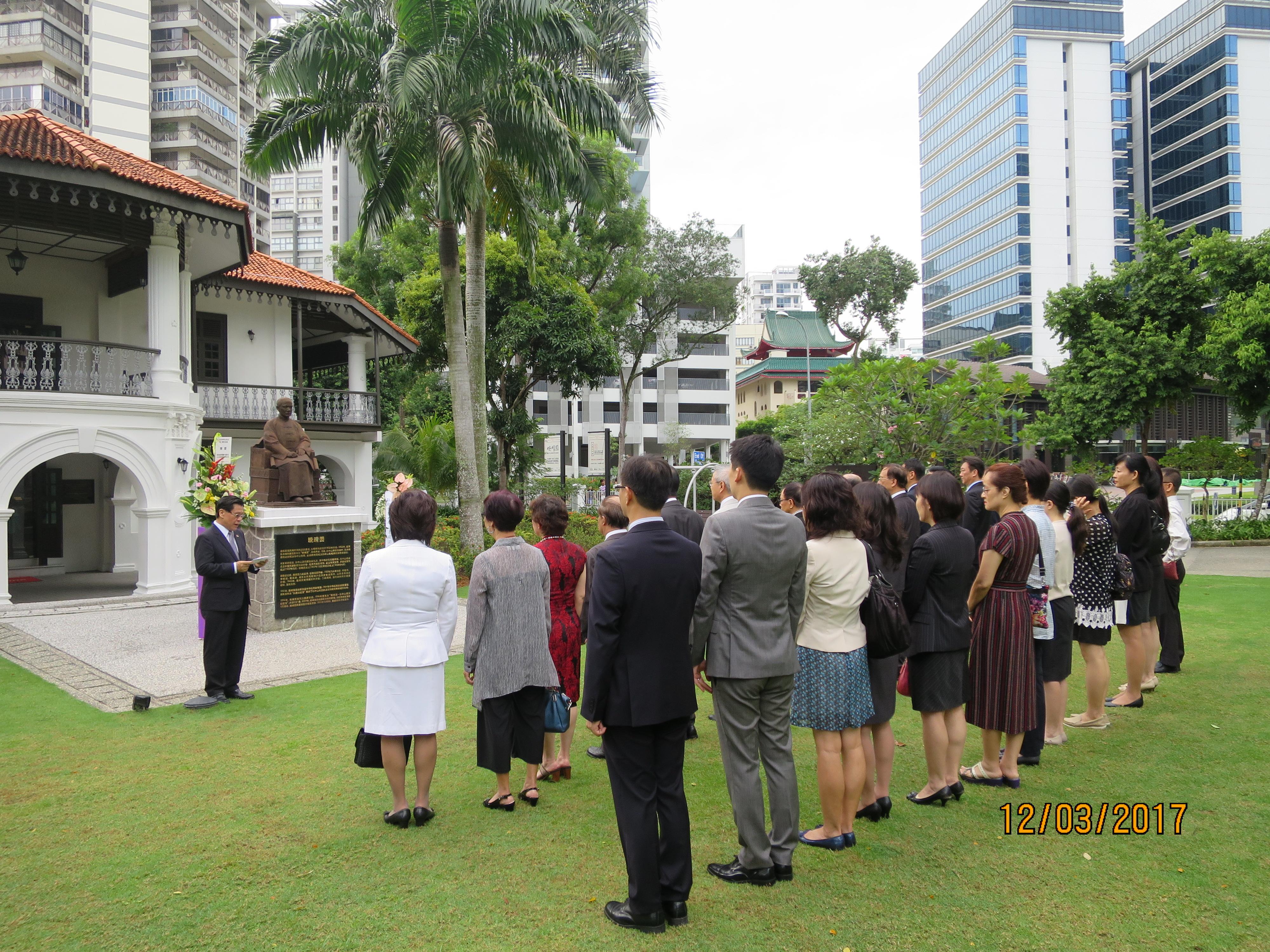 駐新加坡台北代表處代表梁國新主持紀念國父孫中山先生逝世92週年獻花致敬典禮- 駐新加坡台北代表處Taipei Representative  Office in the Republic of Singapore