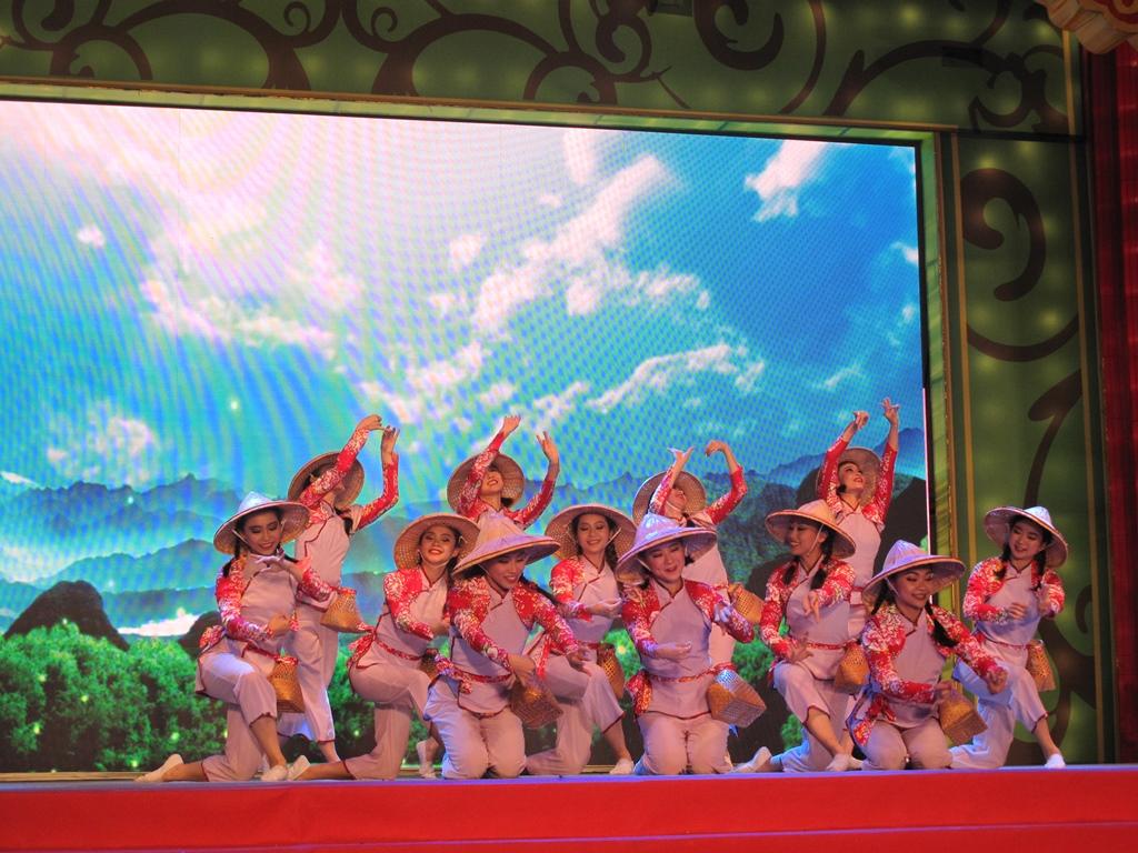 「國立臺灣藝術大學」舞蹈系師生應邀於108年2月3日至6日在第33屆「春到河畔」表演生動活潑，獲得熱烈掌聲。