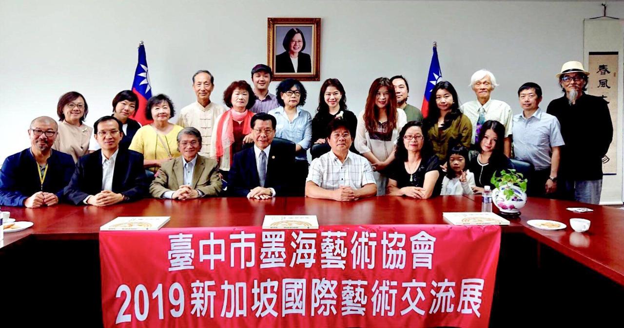 台中市墨海藝術協會參訪本處與梁國新代表(前排左四)、戴輝源副代表(前排左二)合影。(108年12月2日)