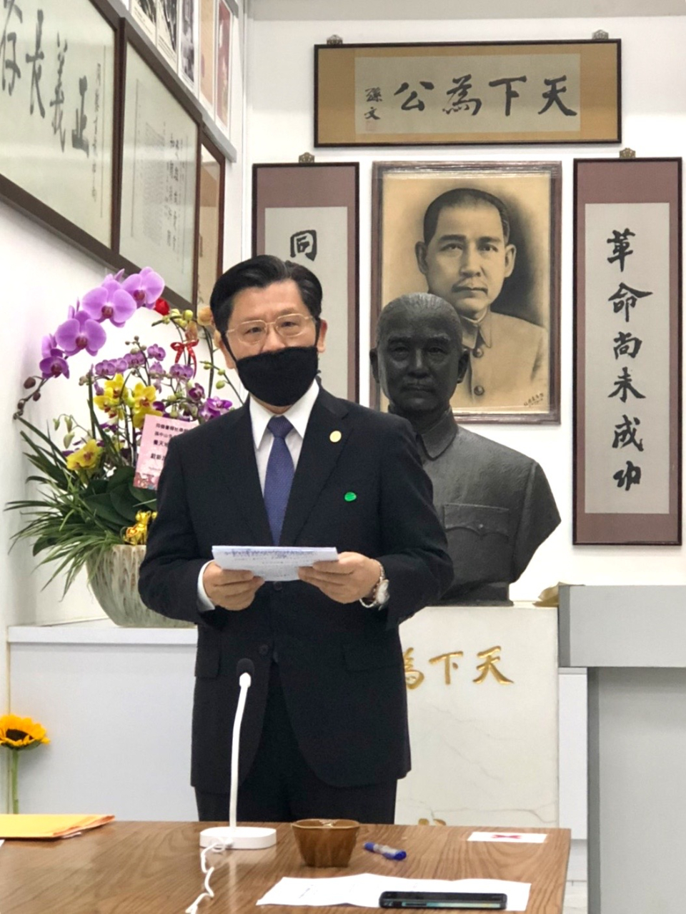 駐新加坡台北代表處代表梁國新在新加坡同德書報社舉辦「創辦人孫中山先生誕辰155週年紀念會」致詞。(109/11/16)