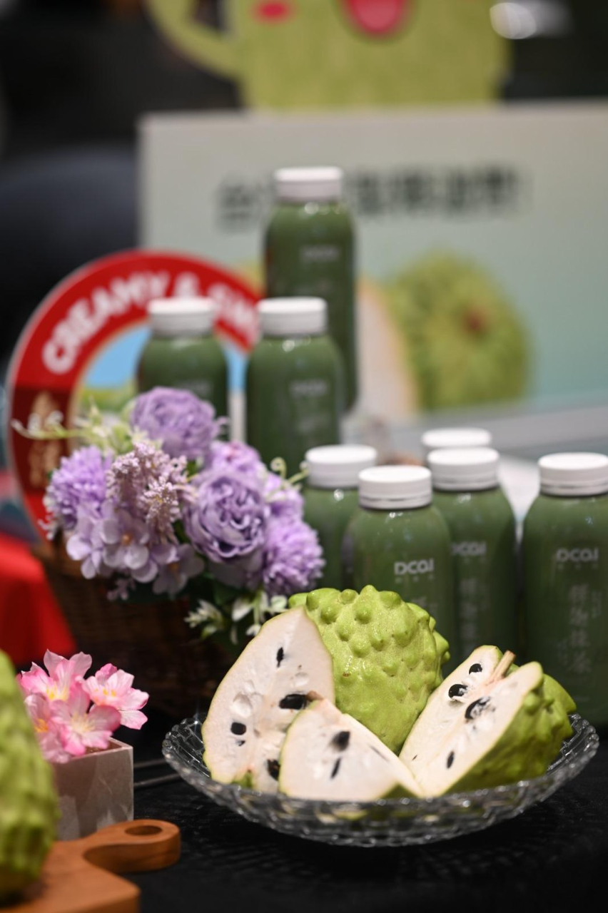 鳳梨釋迦特寫(111/04/18)