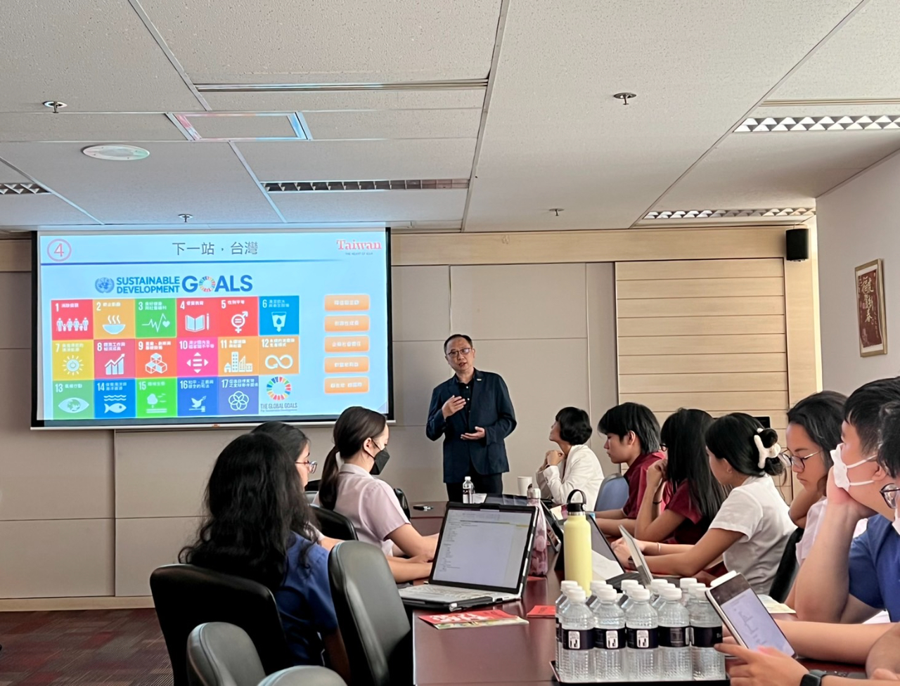 觀光組鄭主任智鴻分享台灣永續觀光理念與實例