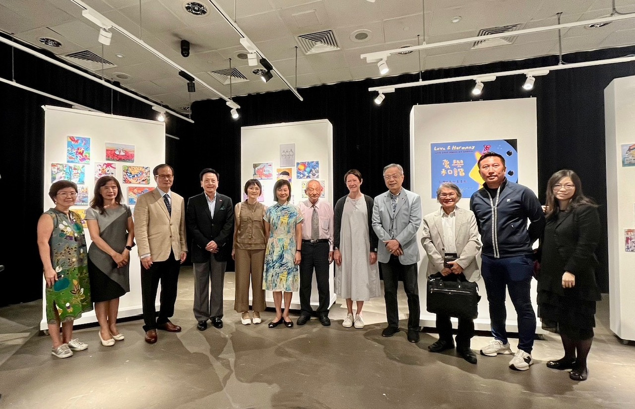 僑領們出席支持世界兒童畫展開幕 (112/10/20)