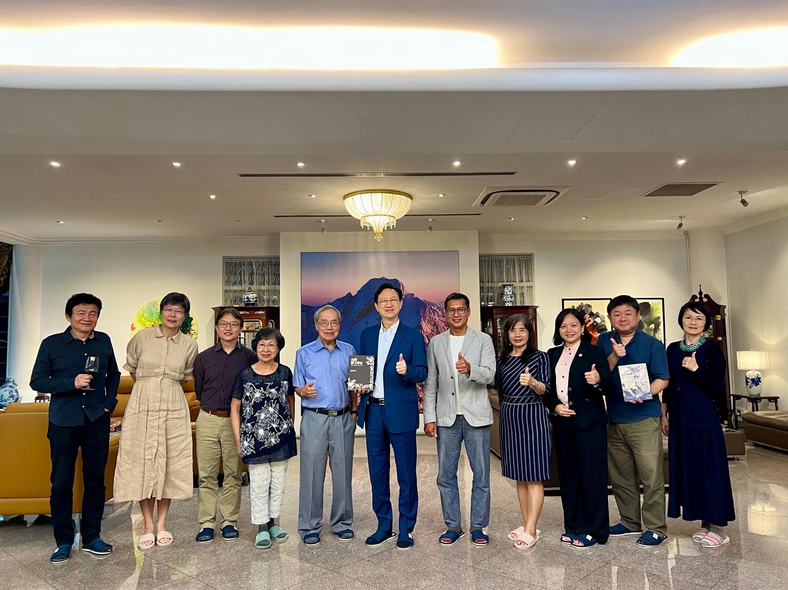 「台灣文史學者陳芳明夫婦來星訪問，童大使於官邸舉辦歡迎晚宴。」20250916