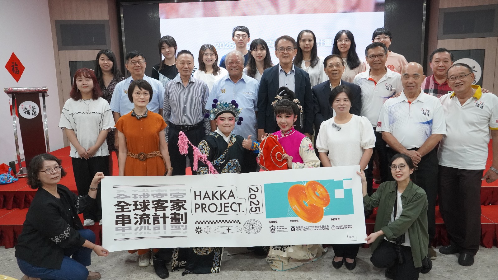 11位臺北客家青年大使，以不同專長與技藝將臺灣客家文化與新加坡文化進行交流。