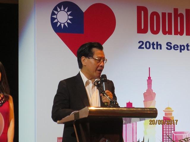 Representative Francis Liang delivering his address at the ROC 106th Double Tenth Golf Tournament Prize Award Dinner.