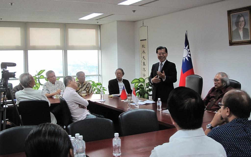At the opening reception, Representative Francis Kuo-Hsin Liang welcomed distinguished guests and friends from Singapore’s  arts, culture, academia, and media.