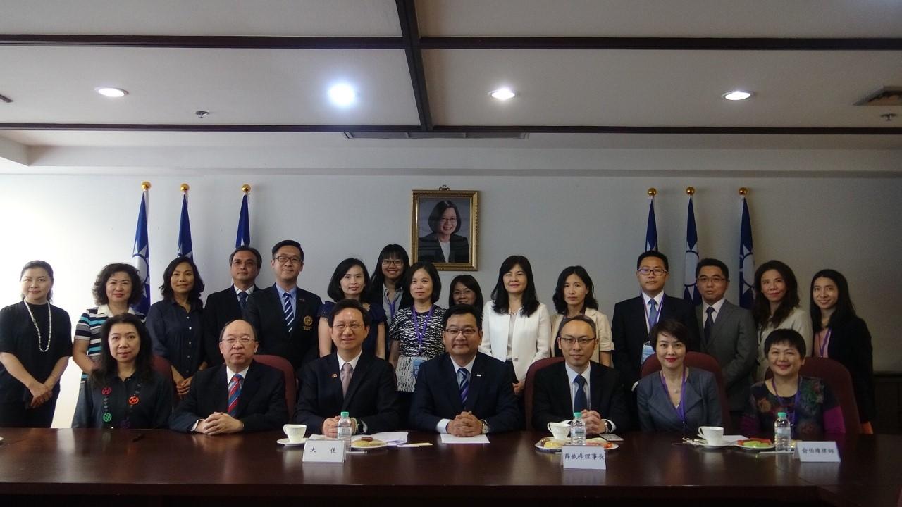 童大使與台北律師公會訪團全體成員及泰國律師代表合影