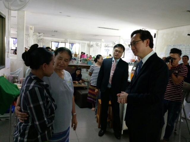 童大使與我國贊助計畫受惠者(新生兒母親)訪談交流