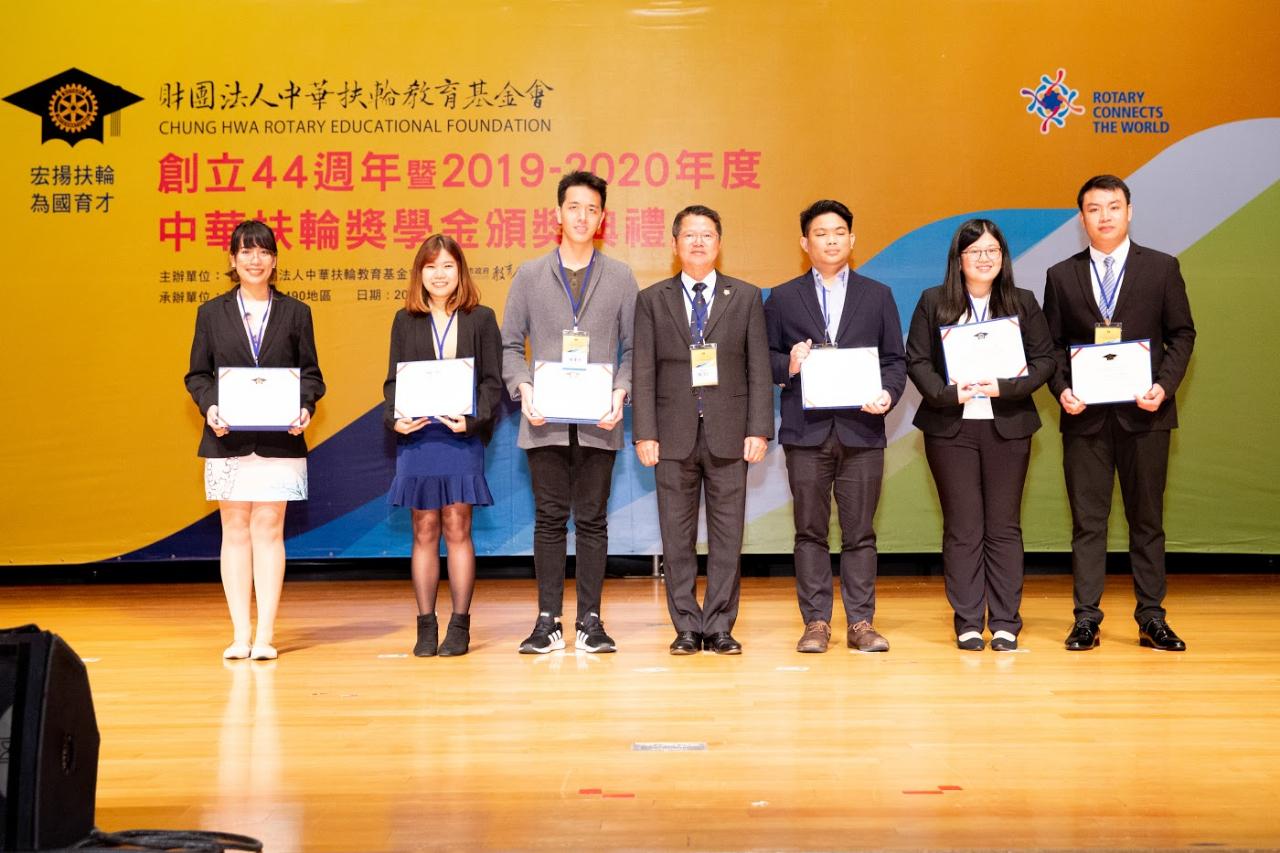 本年度的獎學金頒獎典禮已於2月8日舉行完畢，獎學金得獎者為：現就讀政大應用經濟與社會發展英語碩士學位學程的碩士生Suwankanit Tanawat （蘇毅然）；中興昆蟲學系博士生Piyatida Leelagud （李琵亞）；師大全球經營與策略研究所碩士生Jariyaporn Lertsurapakdee （吳思美）；屏科大熱帶農業暨國際合作系碩士生 Maytee Chaisalee （柴梅迪）；成大基礎醫學研究所博士生Onanong Mee-inta （米歐儂）；臺大物理治療研究所博士生Phunsuk Kantha （康逢尚）。希望他們日後均能在各領域成就不凡，並肩負起未來臺泰友好關係中流砥柱的重責大任。