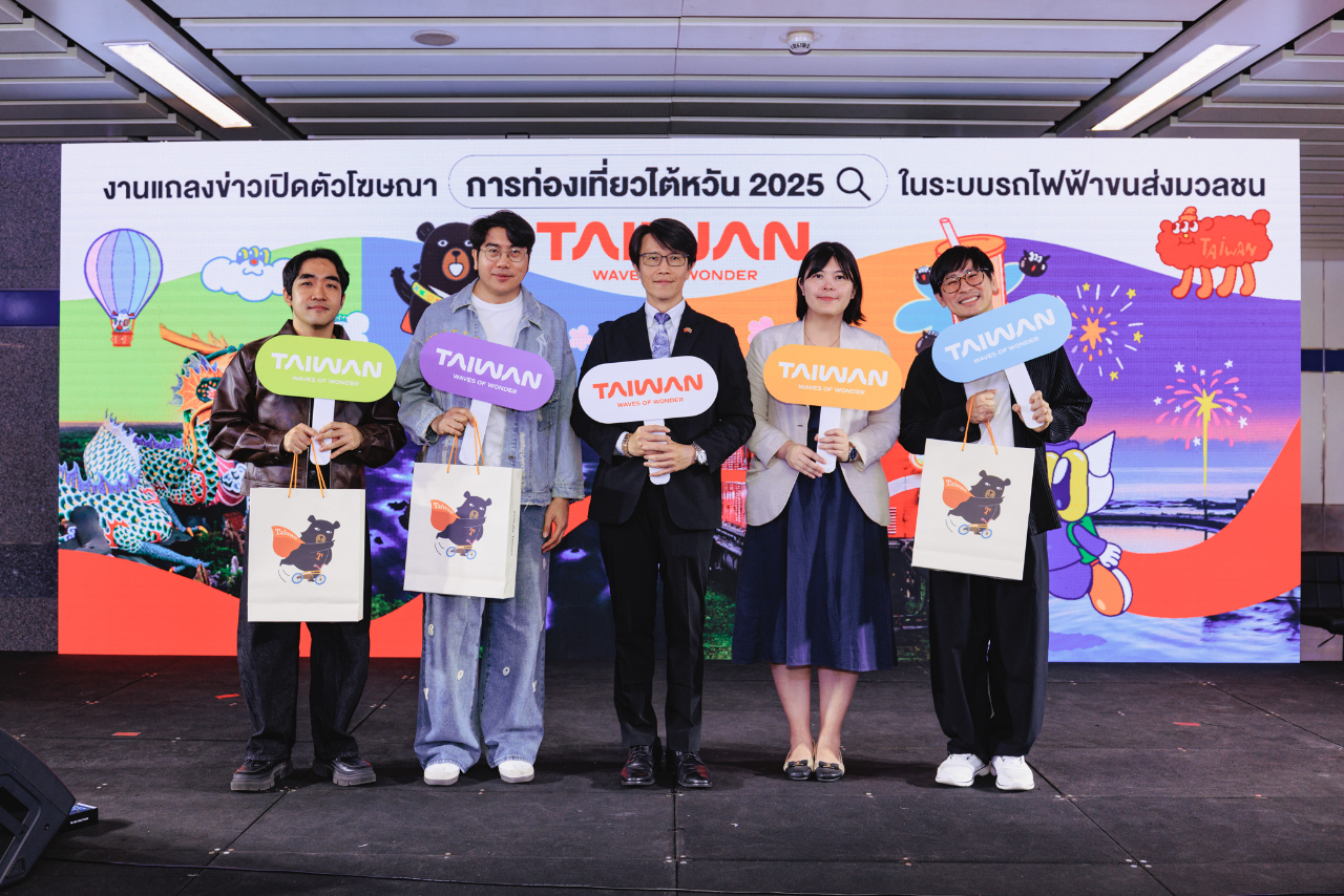 04-photo with No 04-One Else