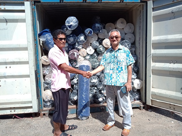 Ambassador Marc Su of the Republic of China (Taiwan), on behalf of the Taiwanese charity organization which donated the fabrics, handed over a container packed with 462 rolls of fabrics to the Minister of Local Government of Tuvalu, the H.E. Katepu Laoi, on August 25, 2020, at the port of Funafuti.