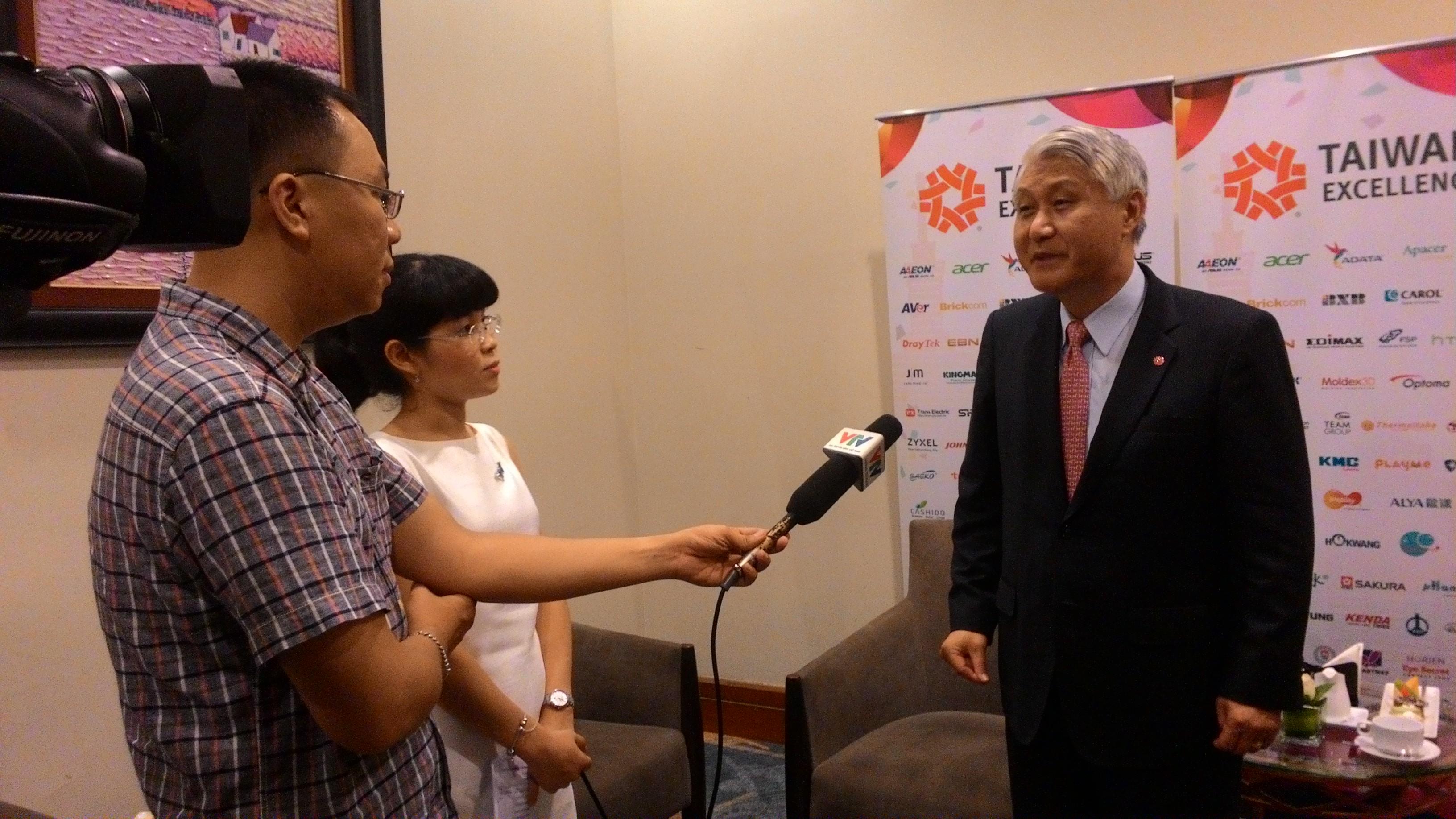 大使接受越南國家電視第一台採訪