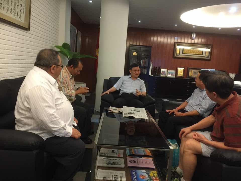 梁處長接見美國洛杉磯僑務委員羅永泰等人