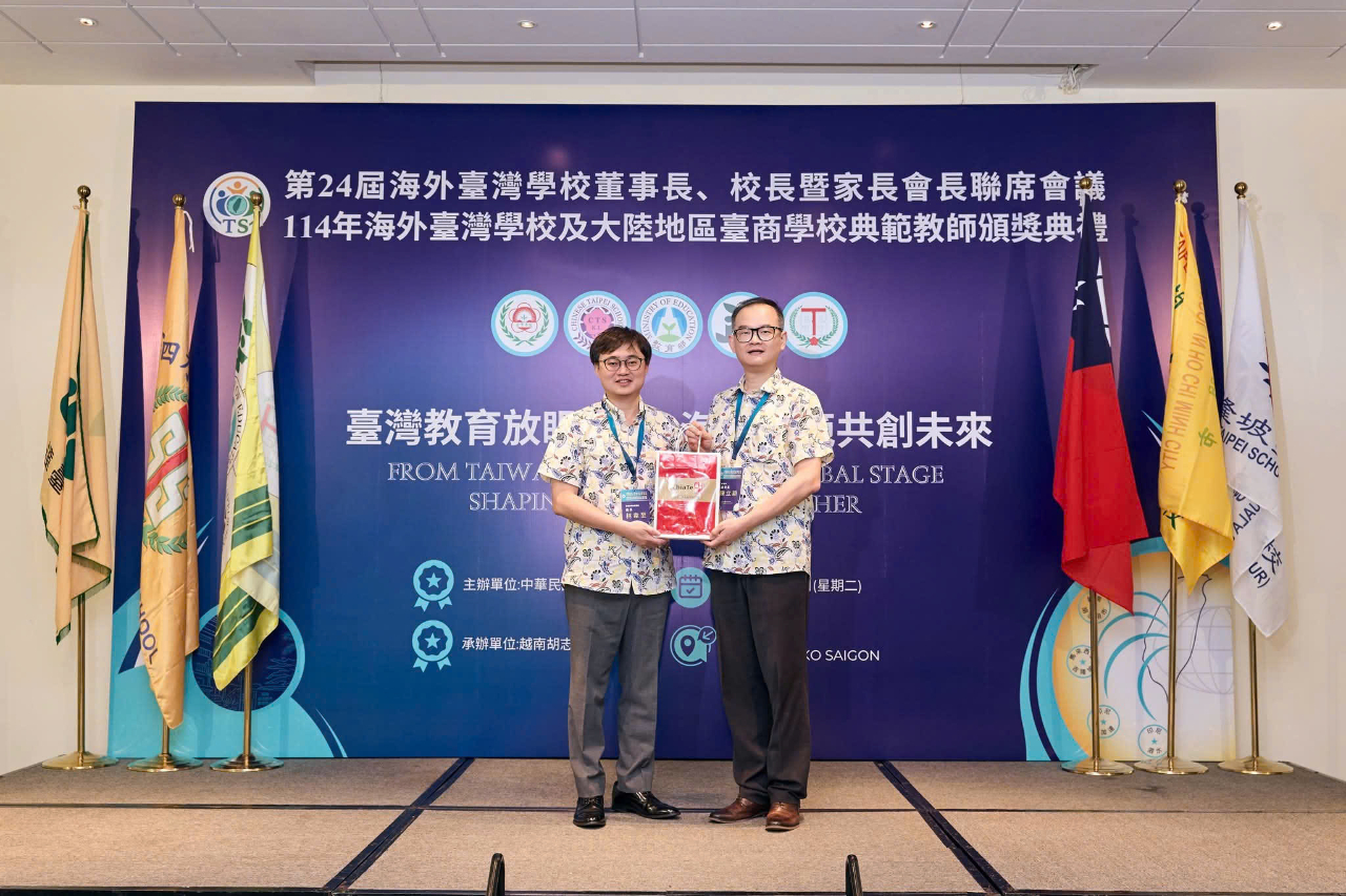 2025年12月1日林參事出席-歡迎海外臺灣學校嘉賓及典範教師。第24屆海外臺灣學校董事長、校長暨家長會長聯席會議於2025年12月1日至4日在胡志明市召開，本屆會議由教育部主辦，越南胡志明市臺灣學校承辦，期間另將舉辦本年海外臺灣學校及大陸地區臺商學校典範教師頒獎典禮。

與宴貴賓計有教育部國際及兩岸教育司副司長陳立穎、胡志明、吉隆坡、雅加達、泗水等四所臺灣學校之董事長、校長及家長會長、獲獎典範教師、胡臺校董事及工作團隊、臺商代表及熱心助學僑領等約50人，氣氛溫馨熱烈。